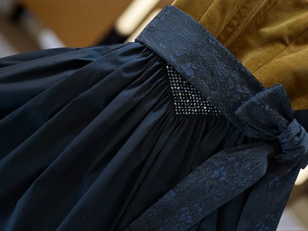 Dirndlschürze ADELE Nachtblau/Spitze